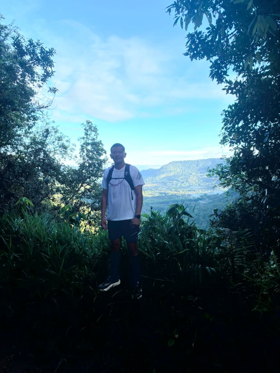 Early active route through the Mindo valley with cloud forest scenery.