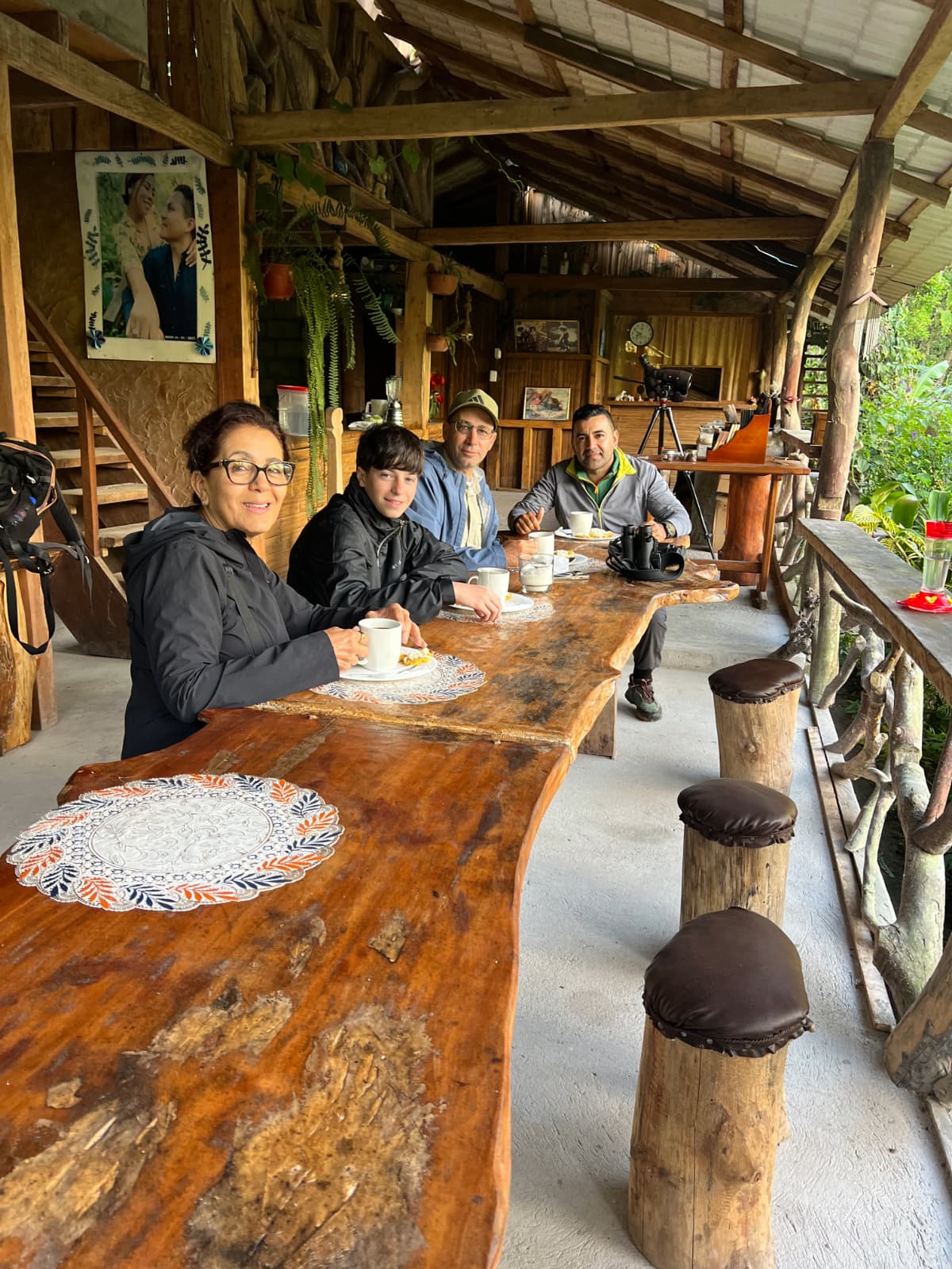 Birdwatching classes in Mindo Ecuador with binoculars and local guide