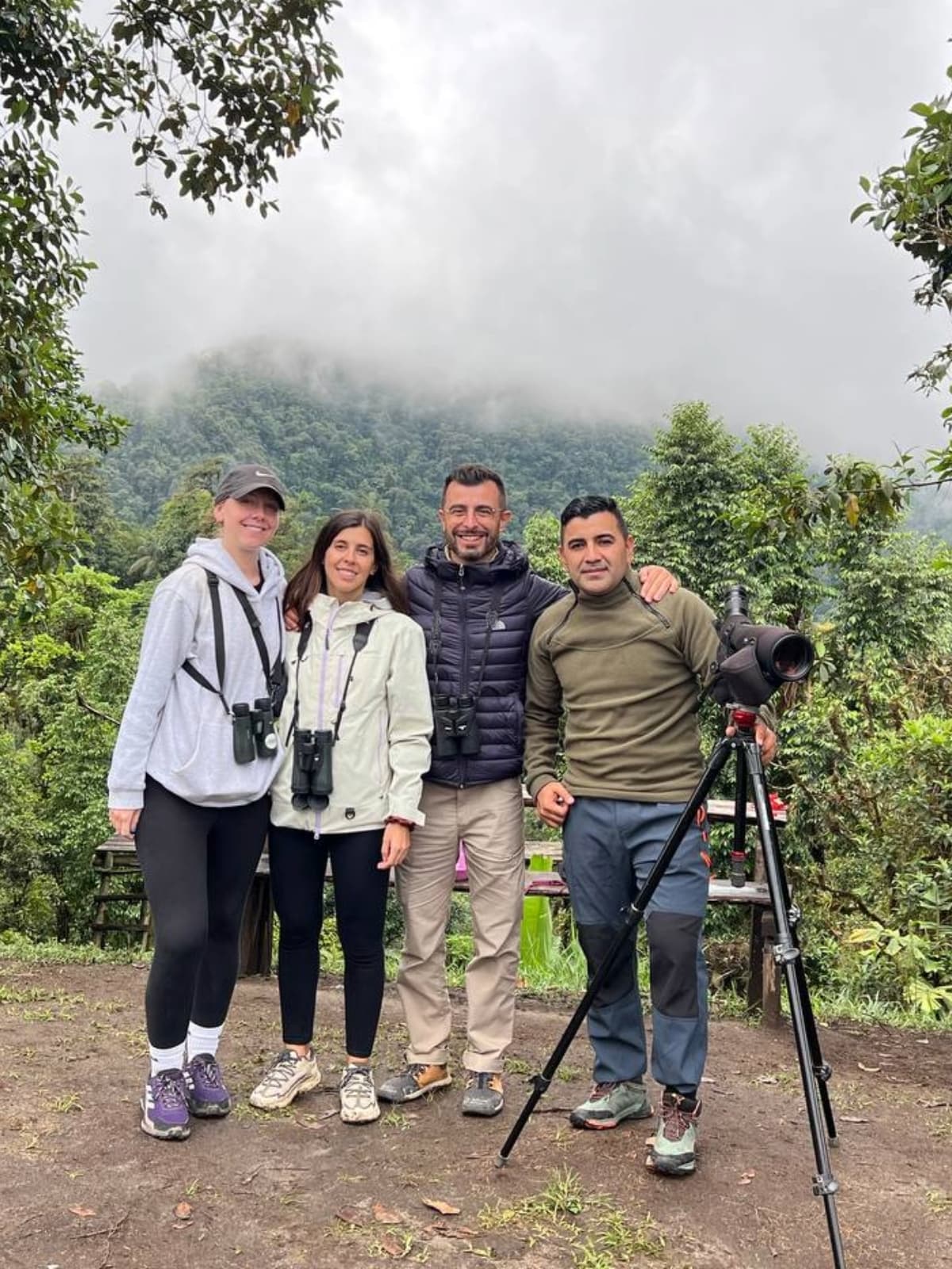 Best bird photography locations in Ecuador with Mindo cloud forest, hummingbirds, toucans, and local guide context